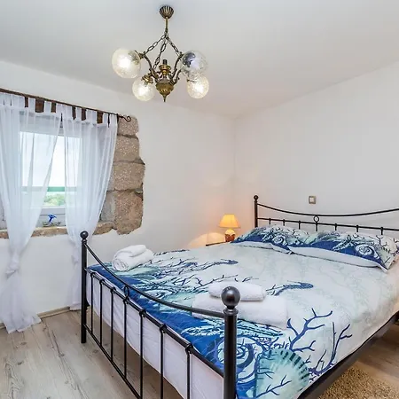 Ana With Jacuzzi & Swimming Pool Cres