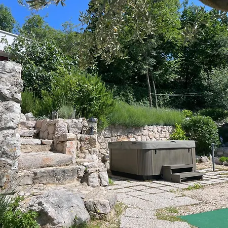 Ana With Jacuzzi & Swimming Pool Vila *