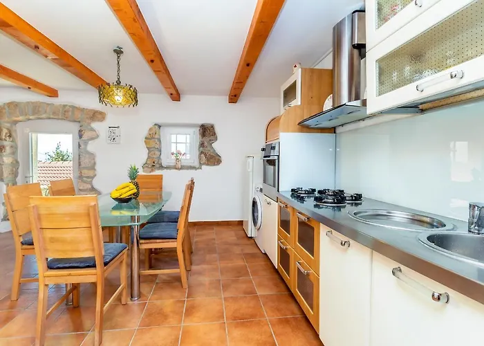 Ana With Jacuzzi & Swimming Pool Villa