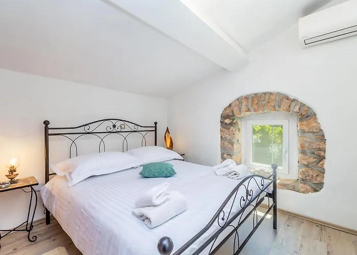 Villa Ana With Jacuzzi & Swimming Pool