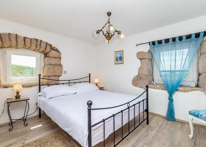 Villa Ana With Jacuzzi & Swimming Pool Cres