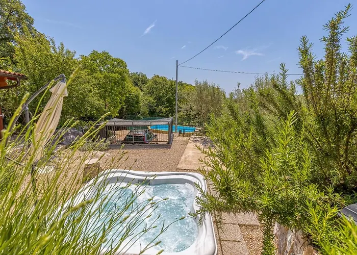 Ana With Jacuzzi & Swimming Pool Cres