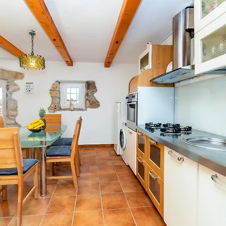 Ana With Jacuzzi & Swimming Pool Вилла