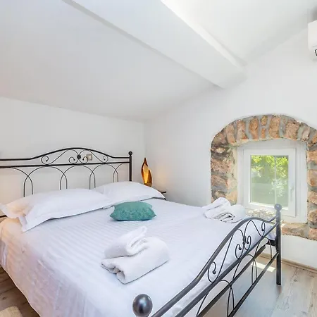 Villa Ana With Jacuzzi & Swimming Pool
