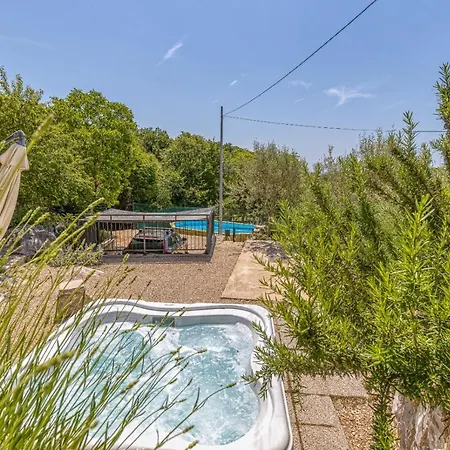 Ana With Jacuzzi & Swimming Pool Црес